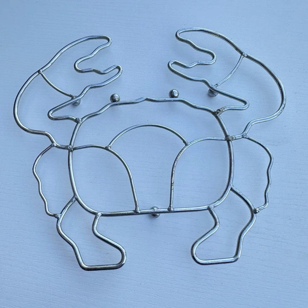 Silver Metal Crab with Claws Outline on Ball Feet Nautical Kitchen Pot Trivet 8